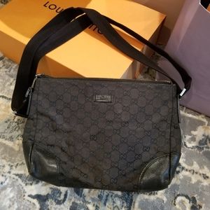 S 18-000 GUCCI Signature Crossbody bag/purse